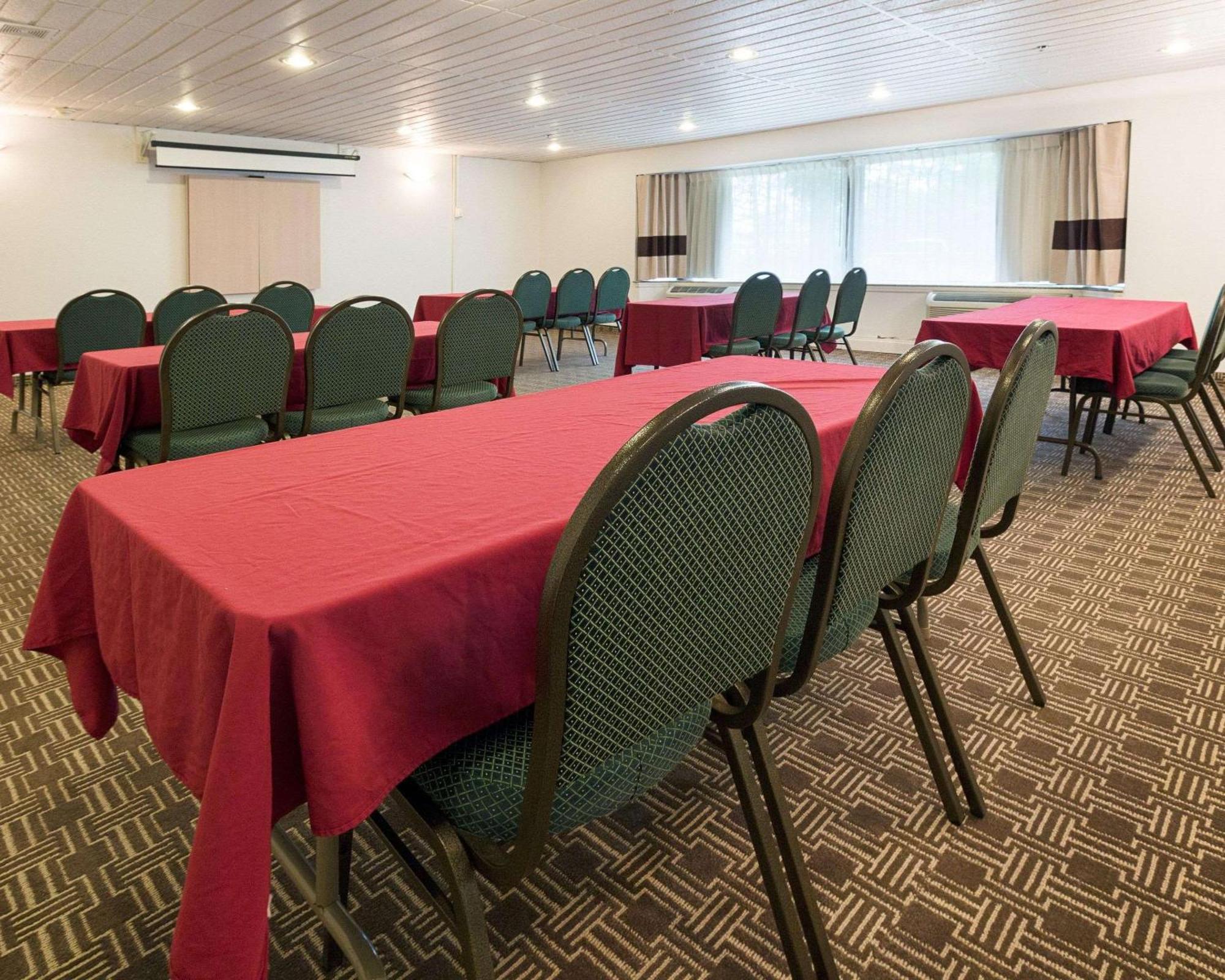 Comfort Inn & Suites Syracuse-Carrier Circle Восток Сиракьюс Экстерьер фото