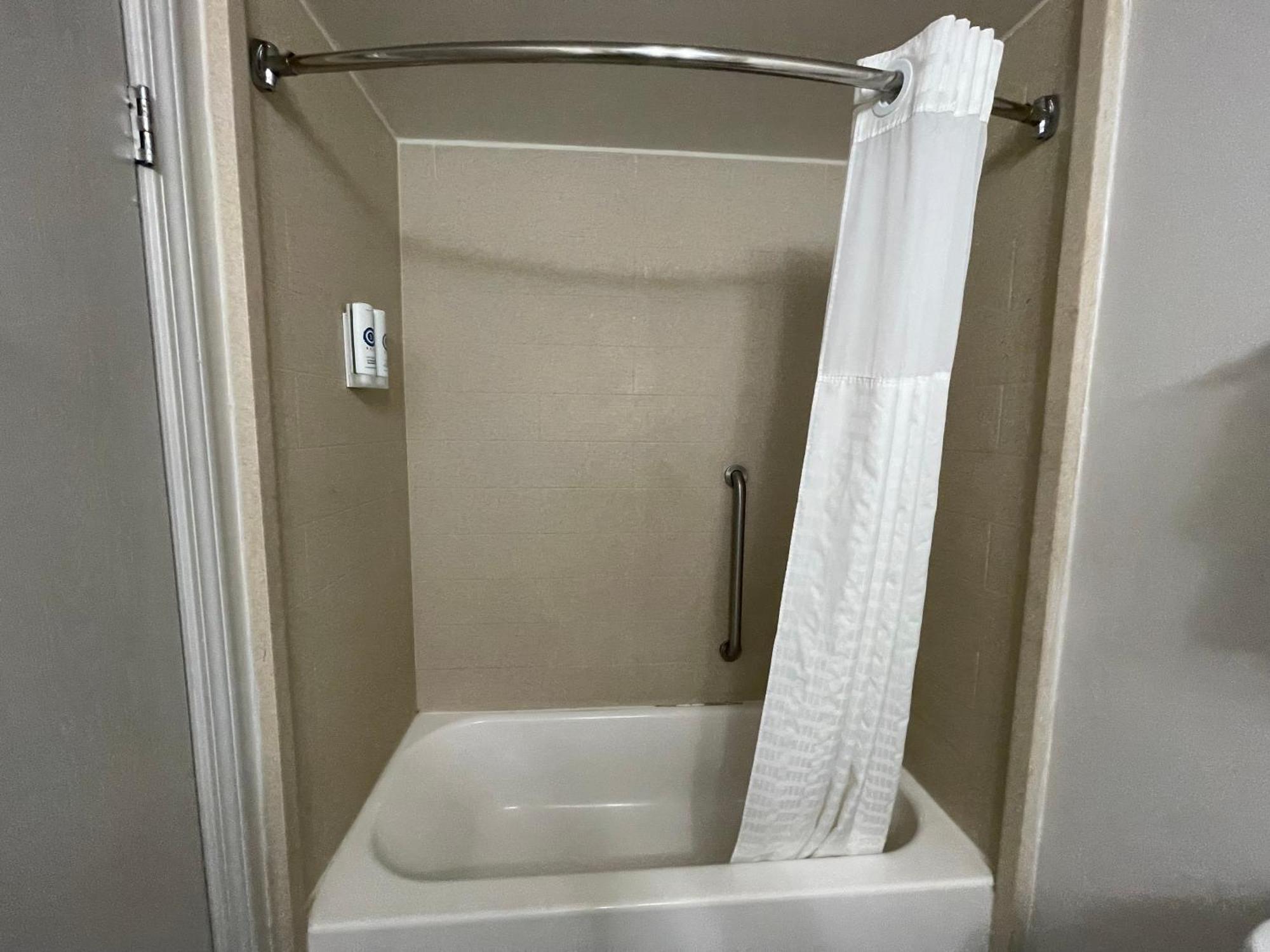 Comfort Inn & Suites Syracuse-Carrier Circle Восток Сиракьюс Экстерьер фото