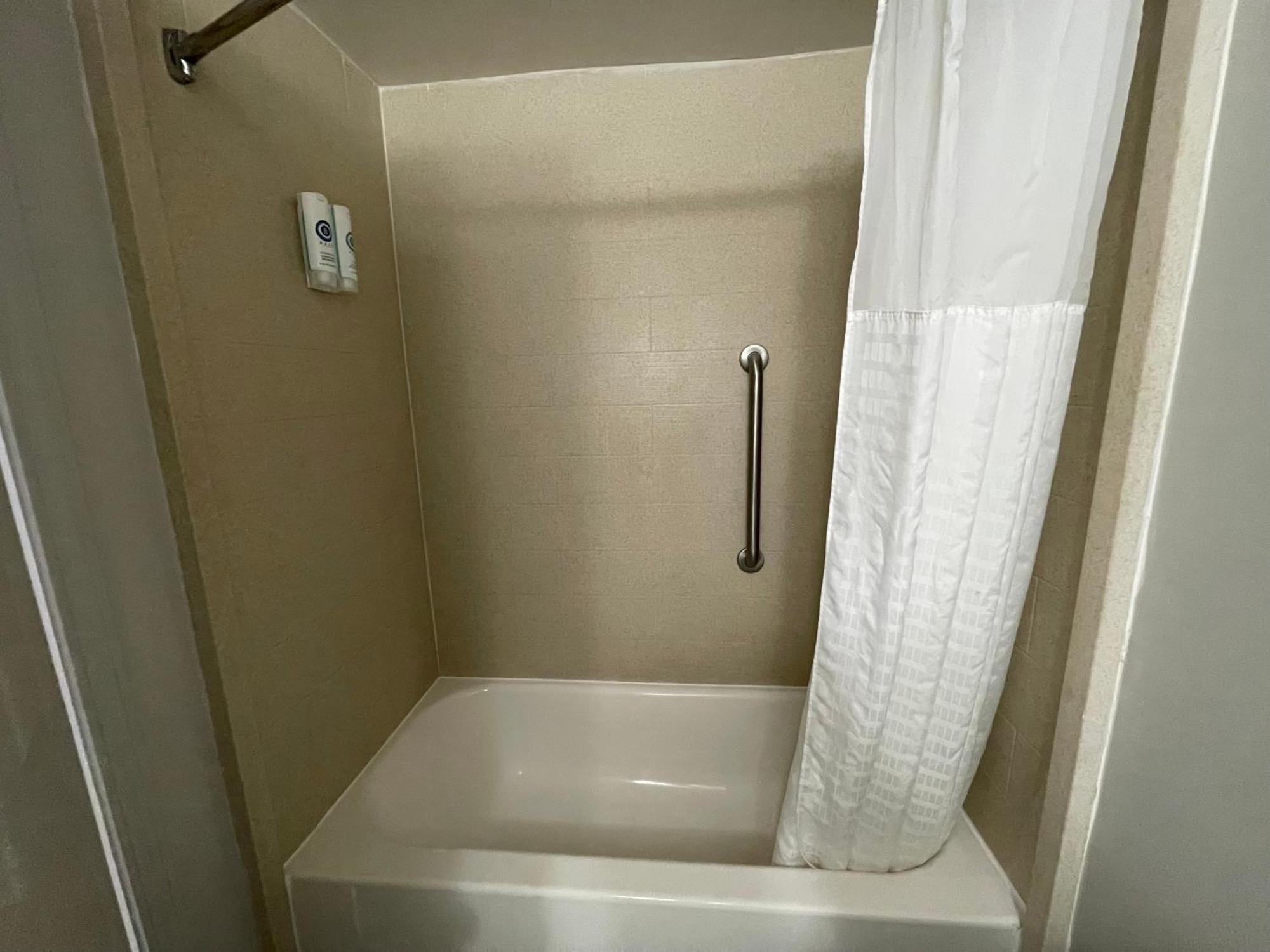 Comfort Inn & Suites Syracuse-Carrier Circle Восток Сиракьюс Экстерьер фото