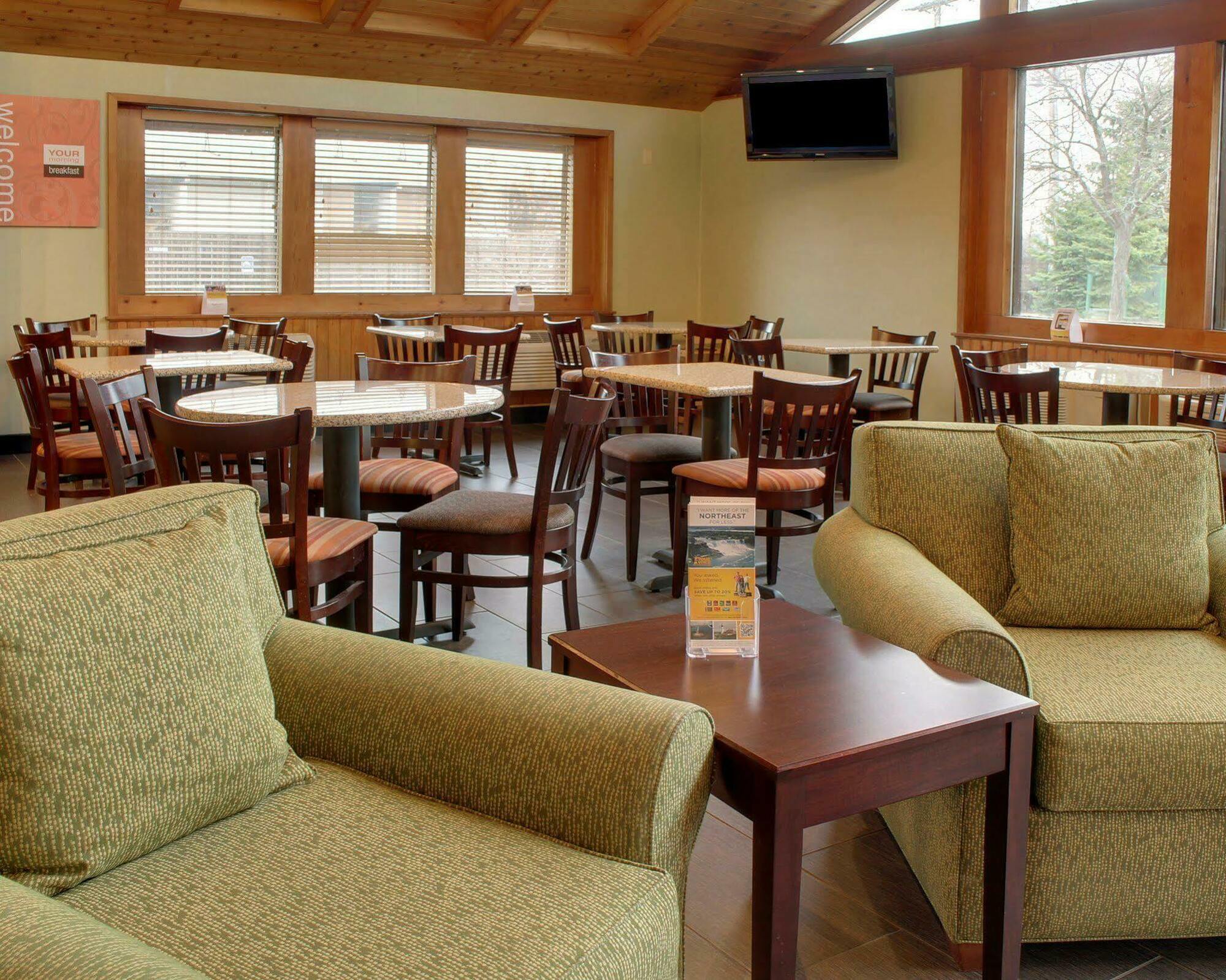 Comfort Inn & Suites Syracuse-Carrier Circle Восток Сиракьюс Экстерьер фото